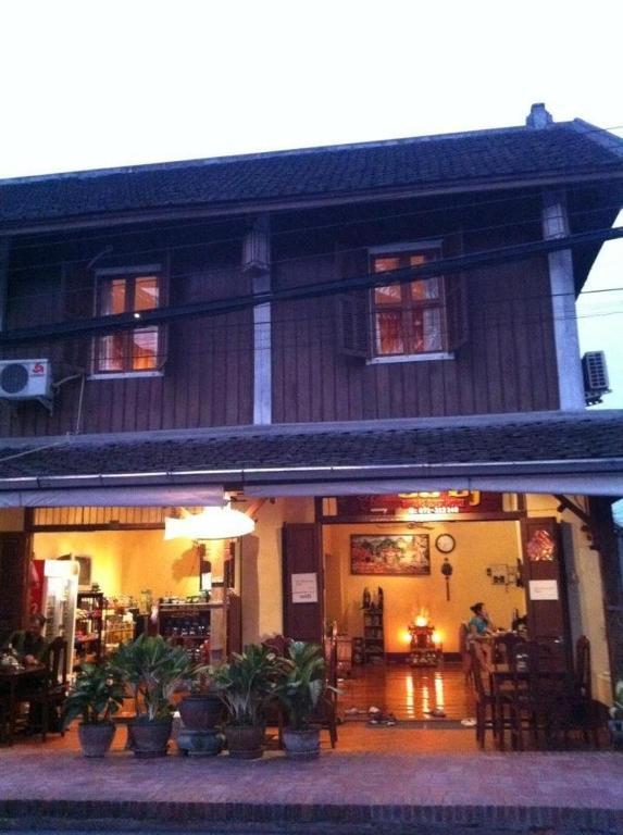 Rimvang Guesthouse لوانغ برابانغ المظهر الخارجي الصورة