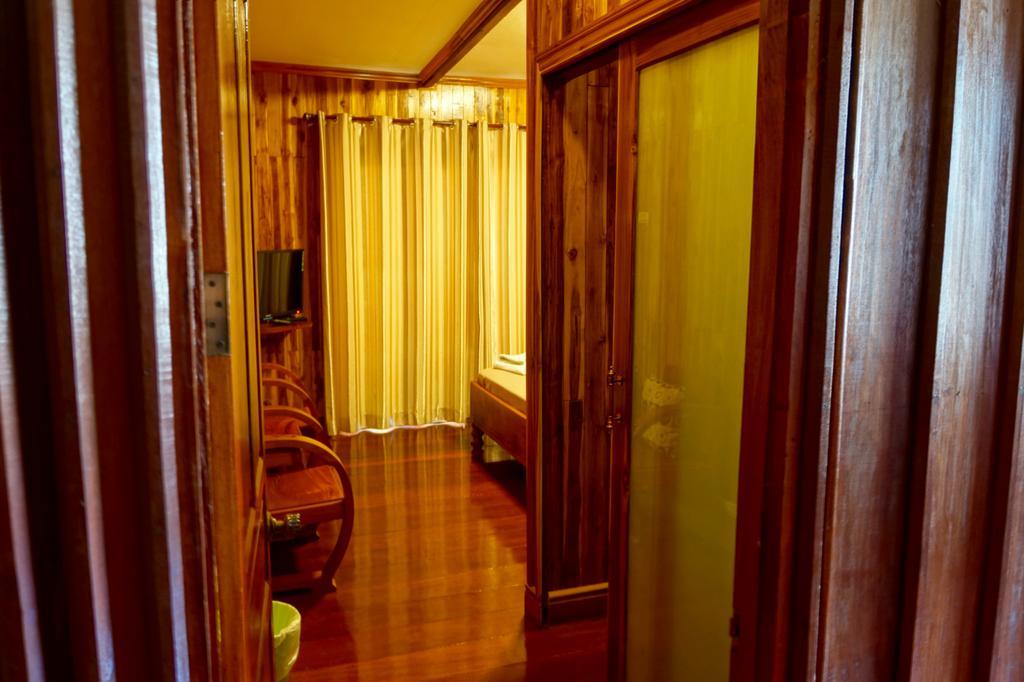 Rimvang Guesthouse لوانغ برابانغ المظهر الخارجي الصورة